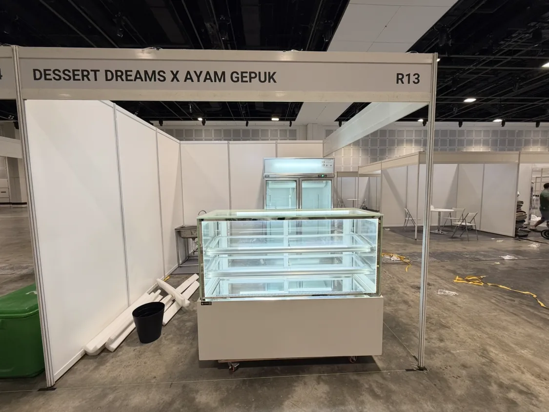 AANRS cake chiller rental Singapore, Kojima Three-Layer Cake Display Chiller B150L3-W-C (White LED / 150cm / White Finishing), in use at a real Singapore event